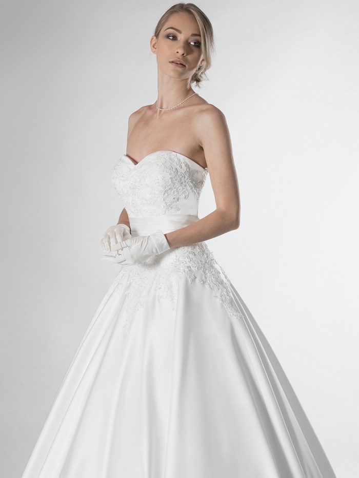 Abiti da sposa - Collezione Claudia  - C 425